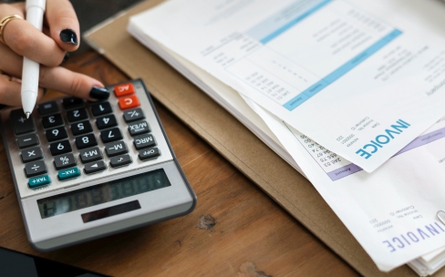 How do legal spend management tools such as Apperio differ from e-billing?